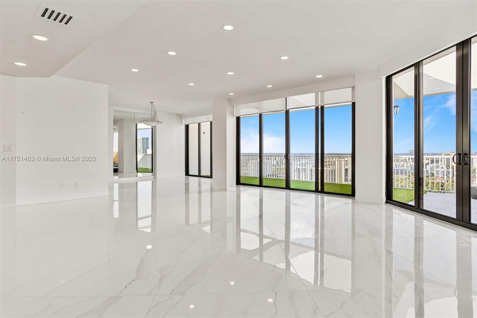 2000 ISL BLVD WILLIAMS IS - Residential