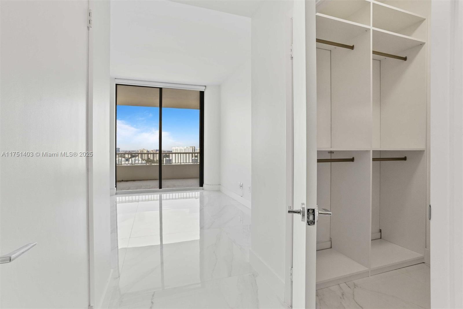 2000 ISL BLVD WILLIAMS IS - Residential