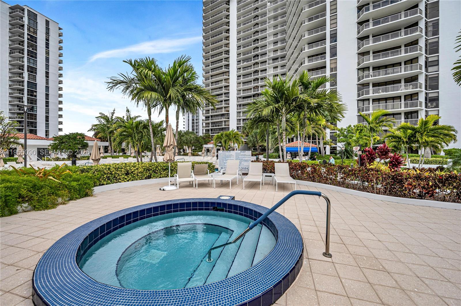 HAMPTONS WEST CONDO - Residential