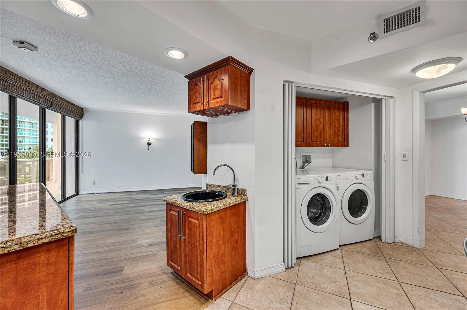 HAMPTONS WEST CONDO - Residential