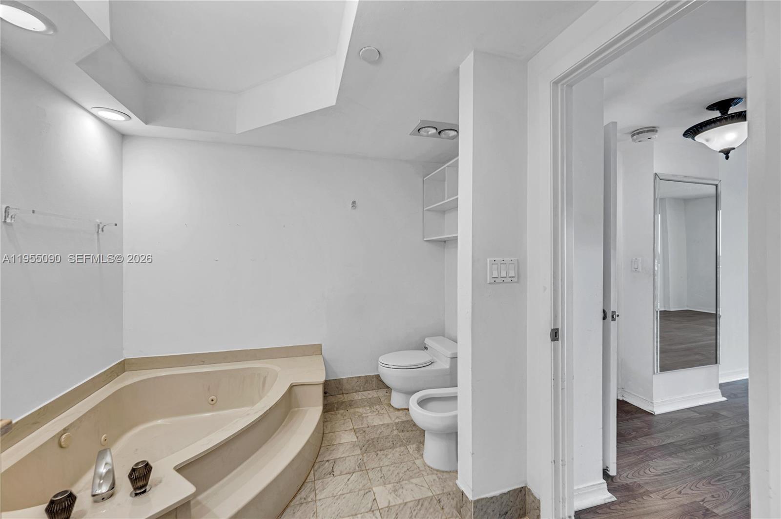 HAMPTONS WEST CONDO - Residential