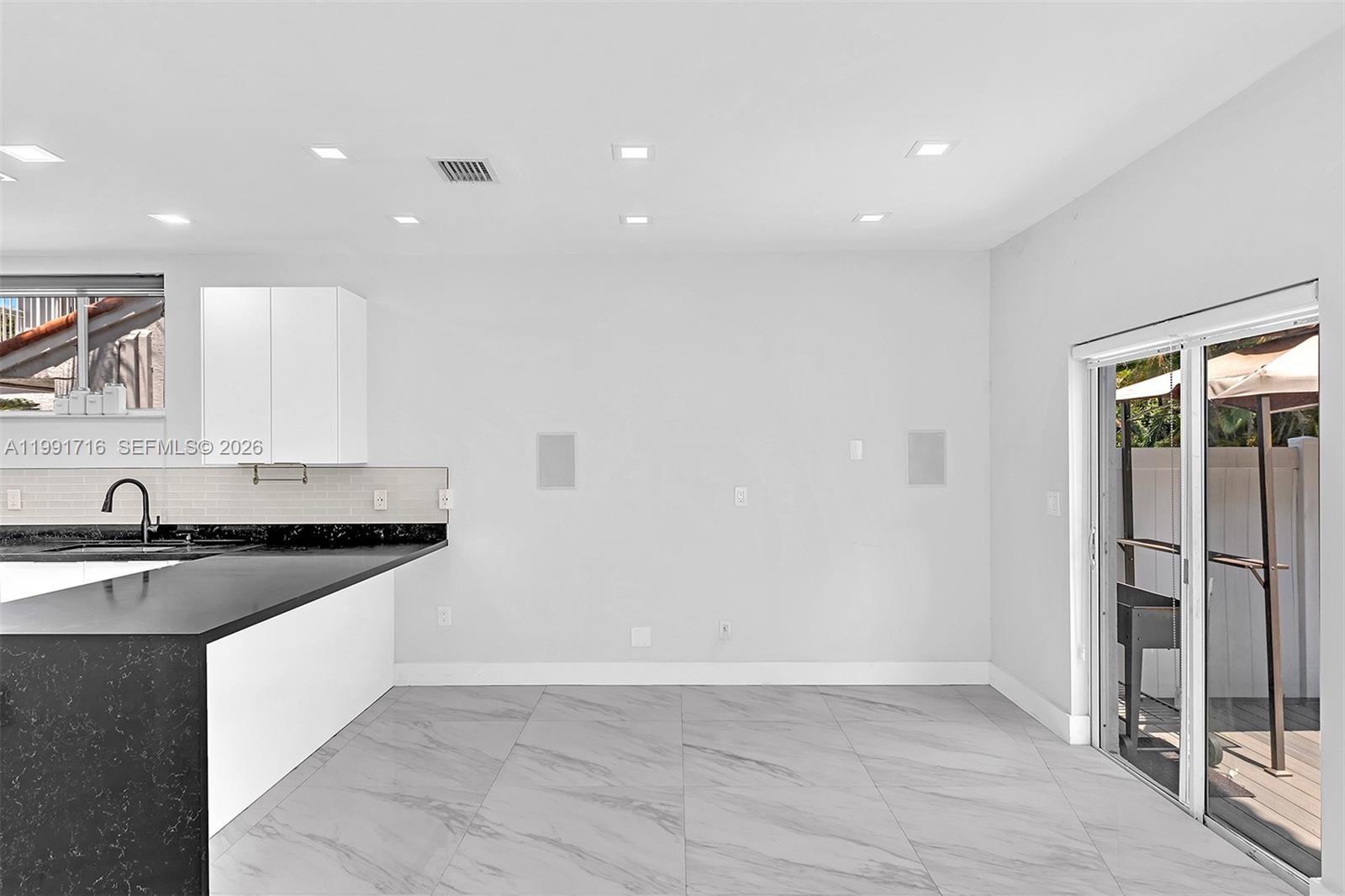 EMERALD POINTE - Residential