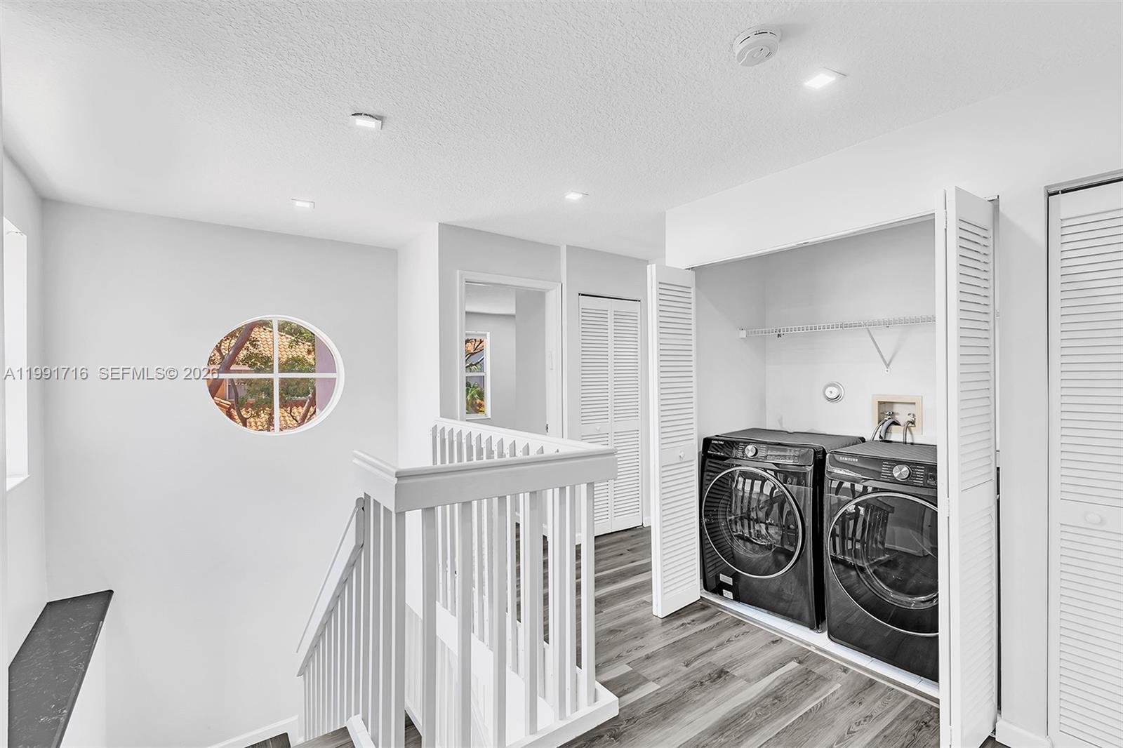 EMERALD POINTE - Residential