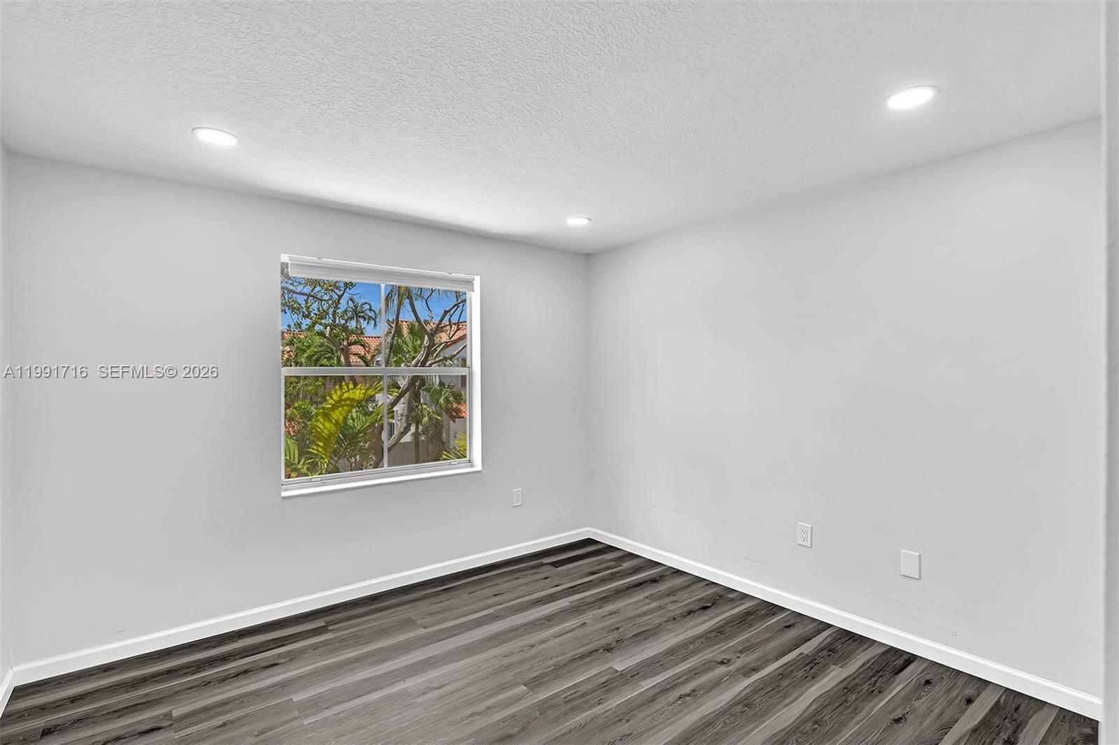 EMERALD POINTE - Residential