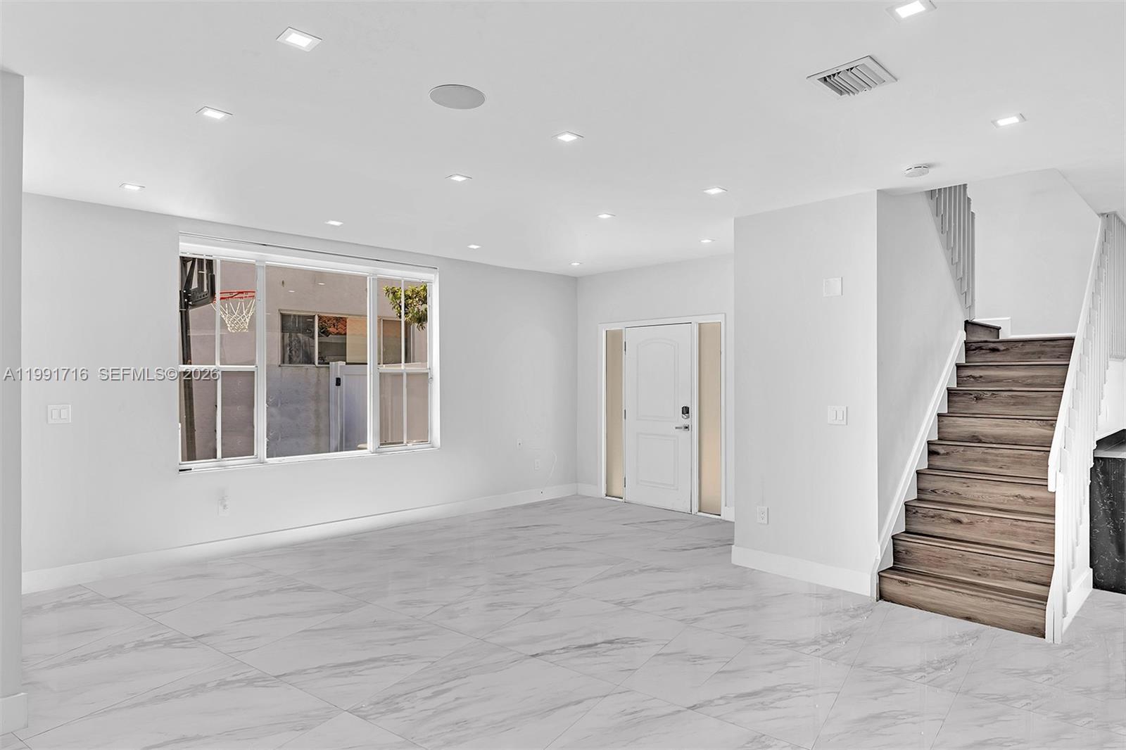 EMERALD POINTE - Residential