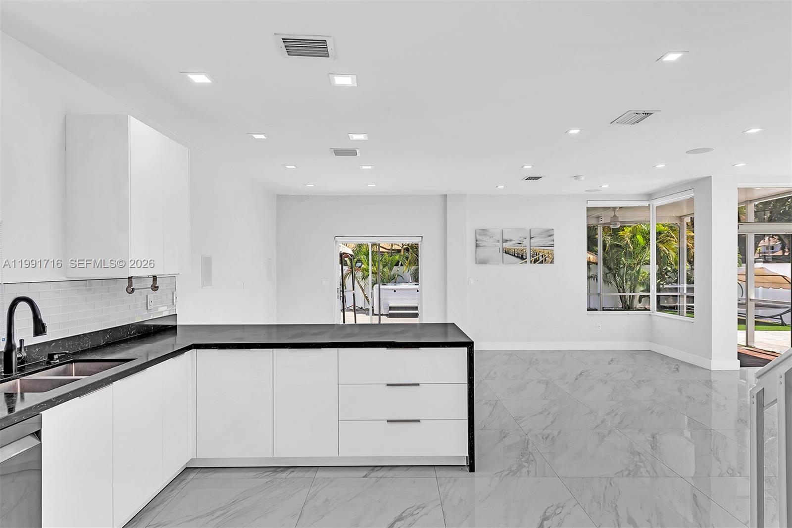 EMERALD POINTE - Residential