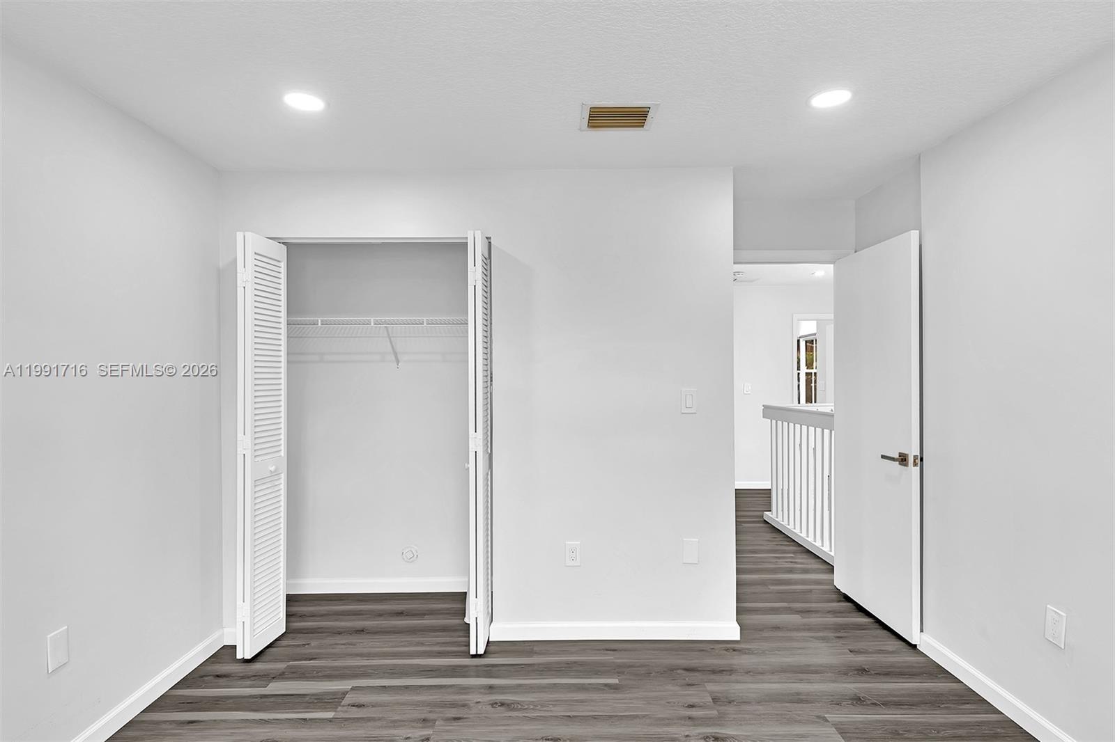 EMERALD POINTE - Residential