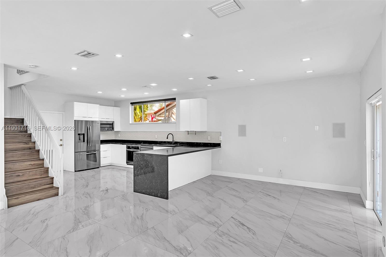 EMERALD POINTE - Residential