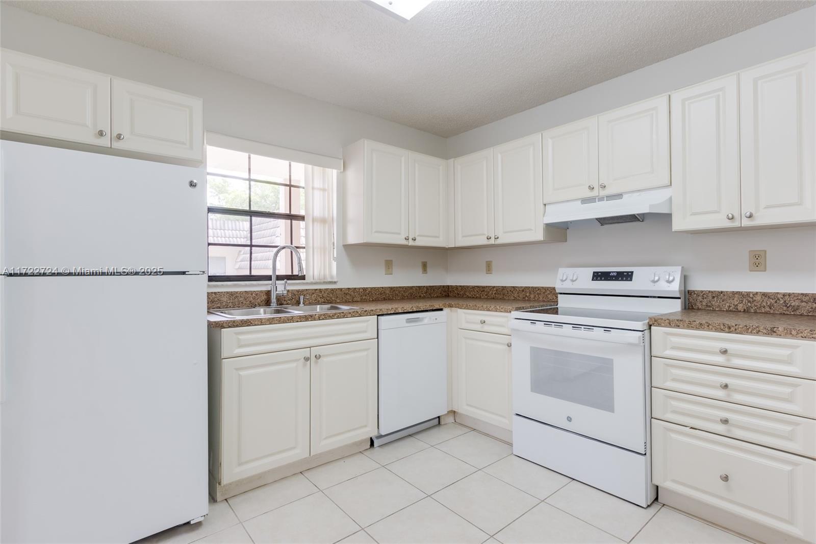 GRENADIER TRACE I CONDO - Residential