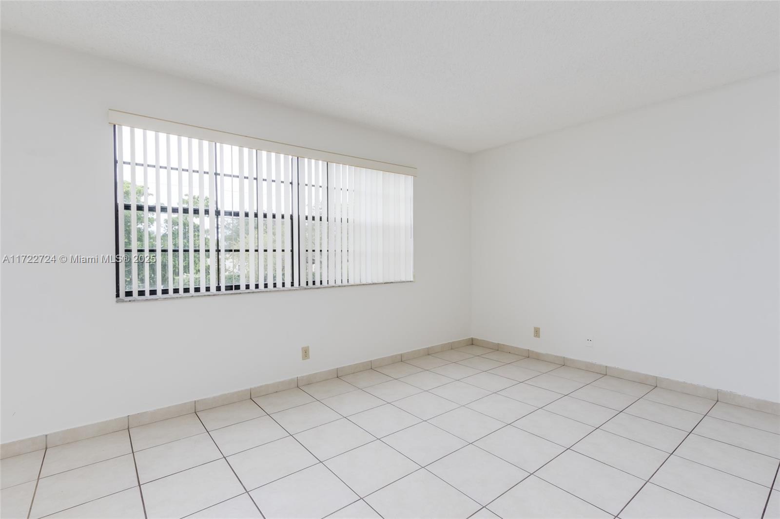 GRENADIER TRACE I CONDO - Residential