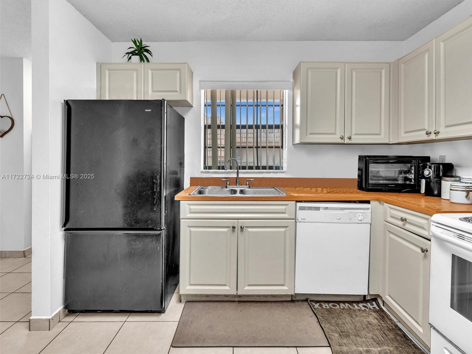 GRENADIER TRACE I CONDO - Residential