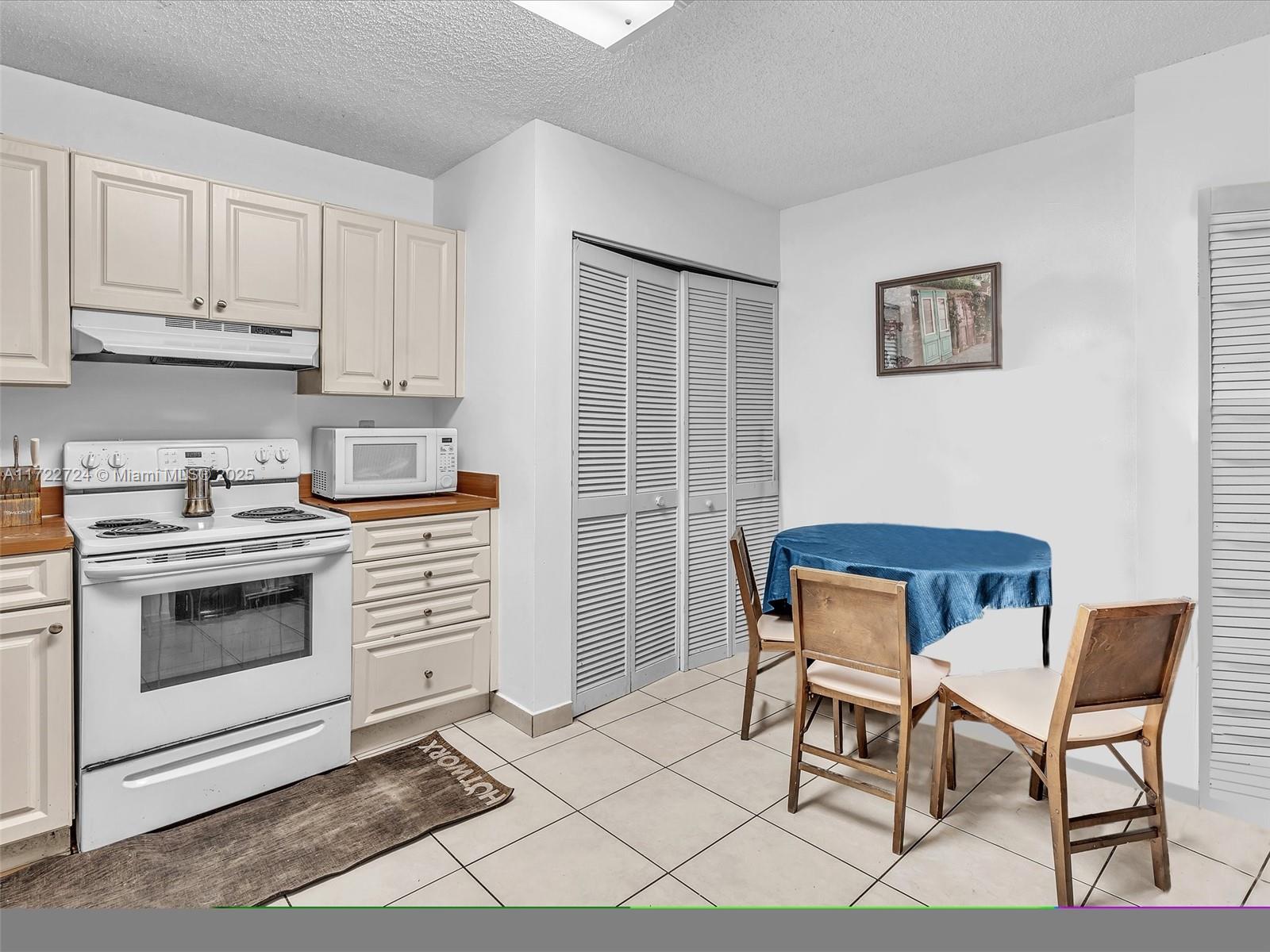 GRENADIER TRACE I CONDO - Residential