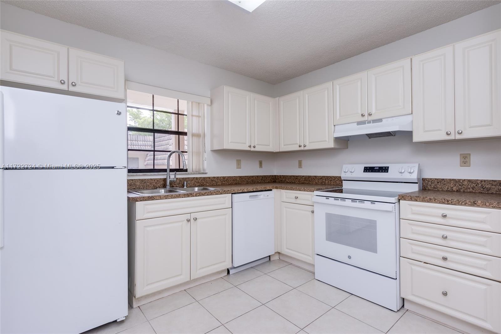 GRENADIER TRACE I CONDO - Residential