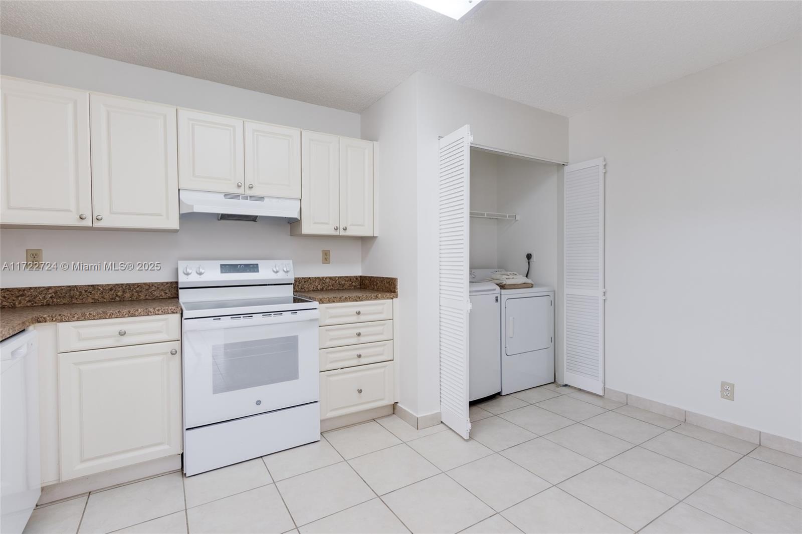 GRENADIER TRACE I CONDO - Residential