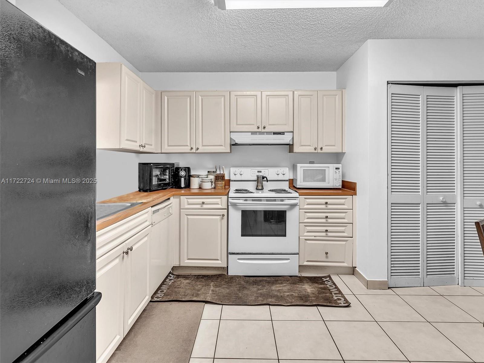 GRENADIER TRACE I CONDO - Residential