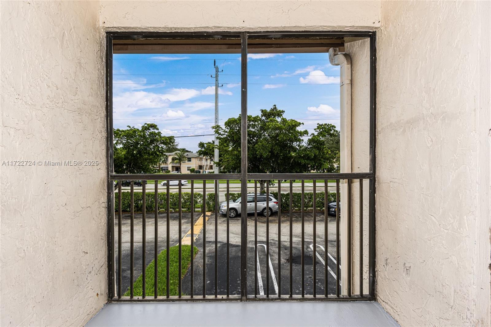 GRENADIER TRACE I CONDO - Residential