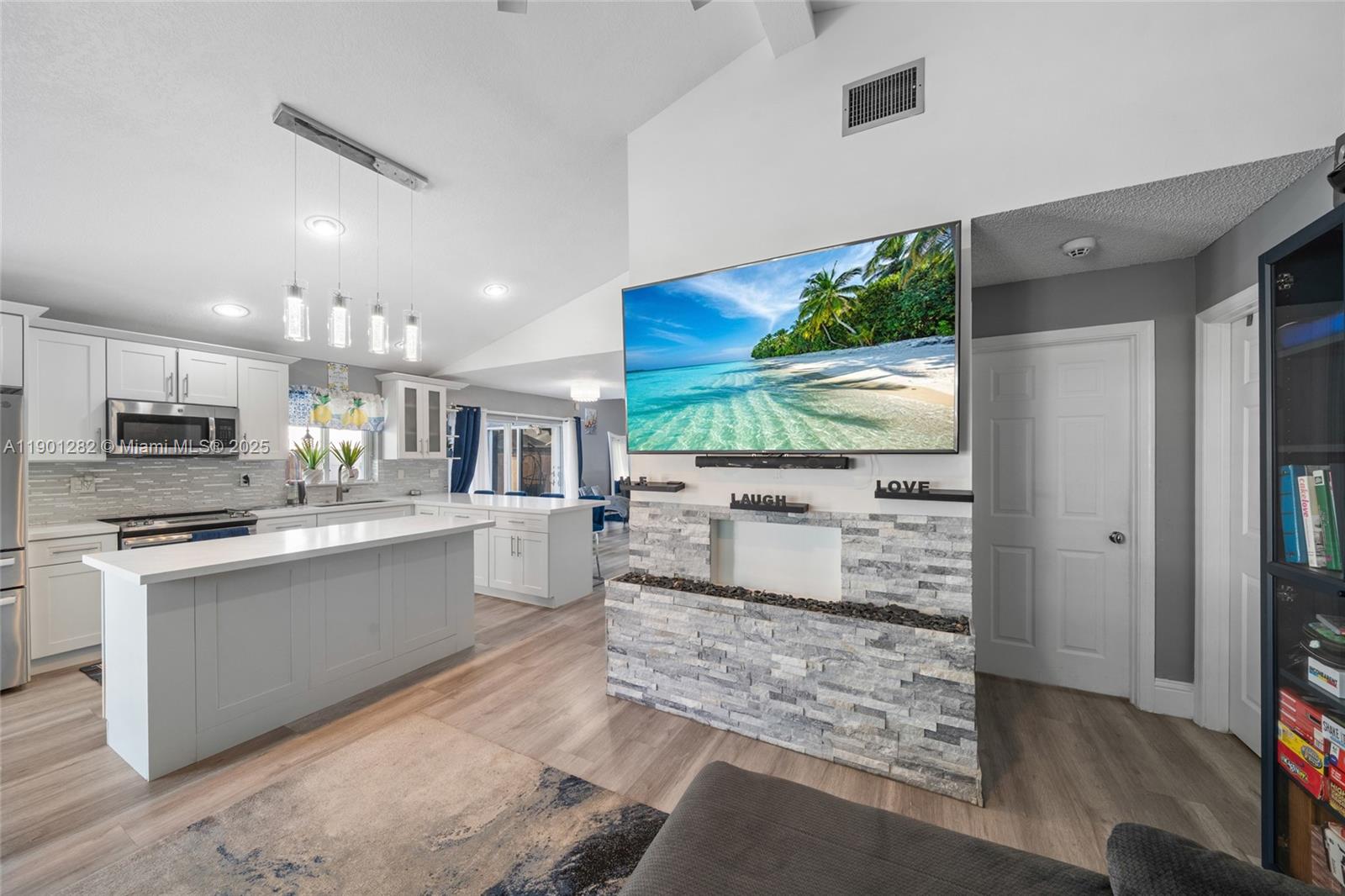 BOULEVARD WEST - Residential