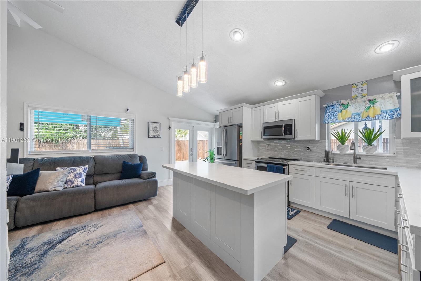 BOULEVARD WEST - Residential