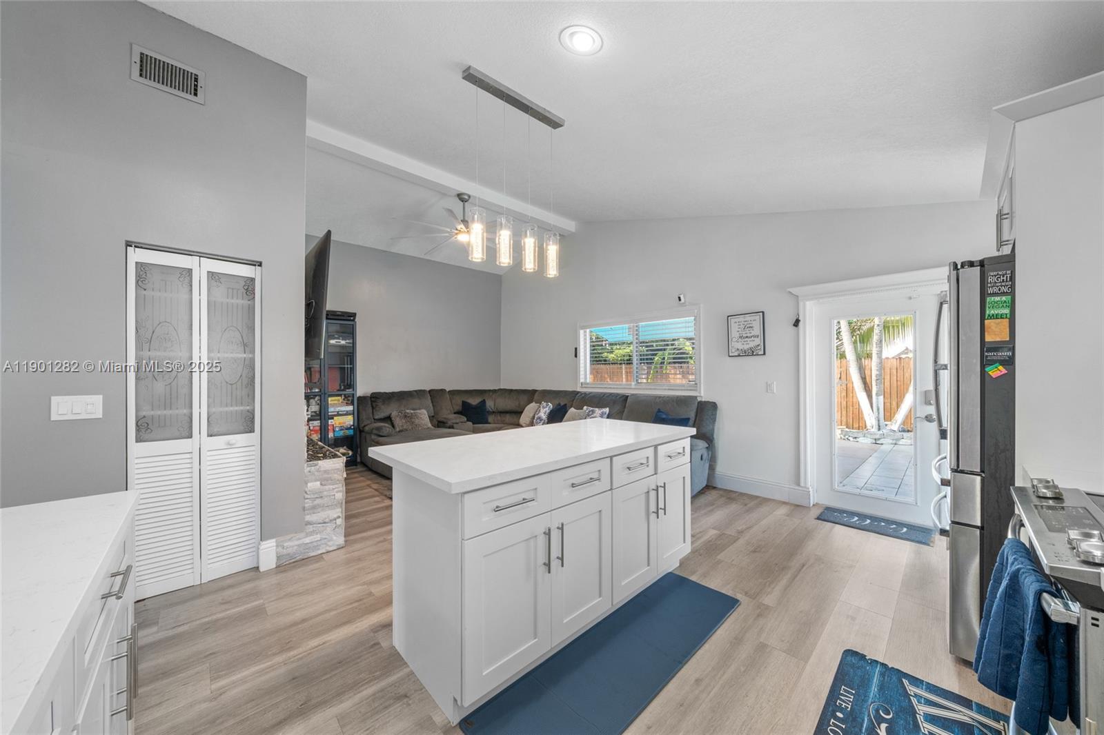 BOULEVARD WEST - Residential