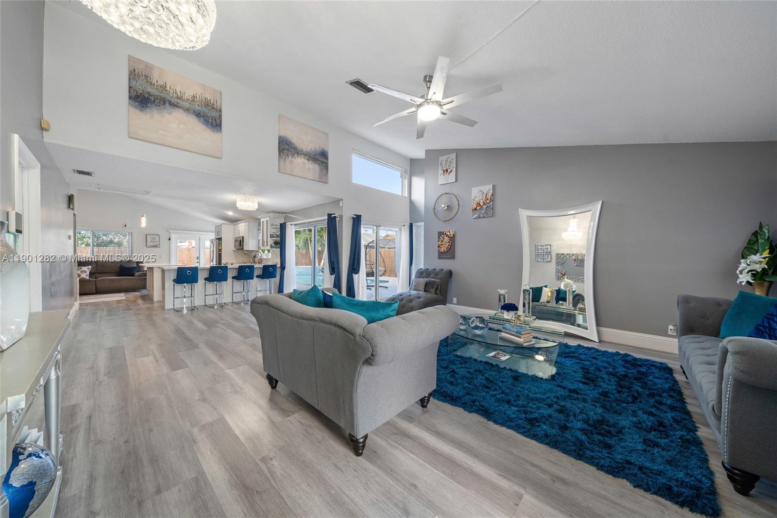 BOULEVARD WEST - Residential