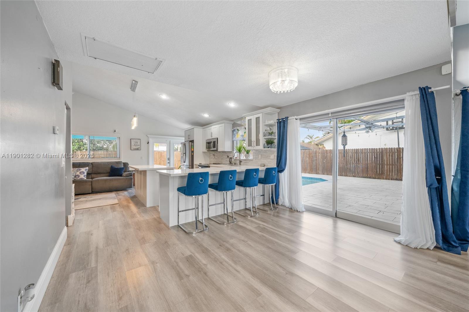 BOULEVARD WEST - Residential