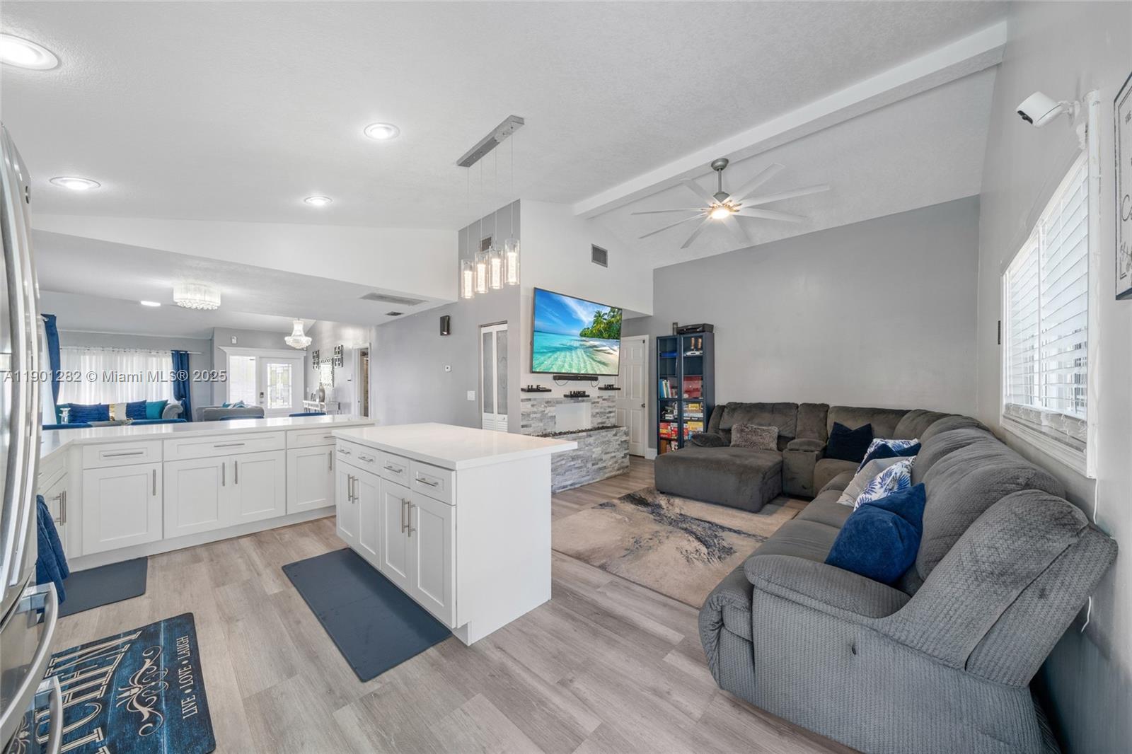 BOULEVARD WEST - Residential