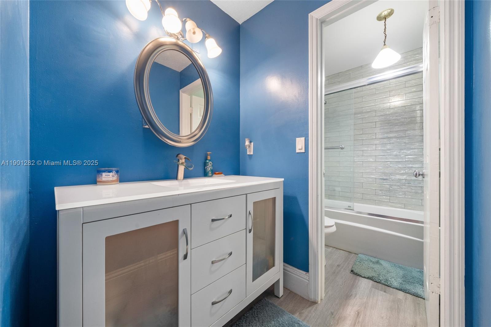 BOULEVARD WEST - Residential