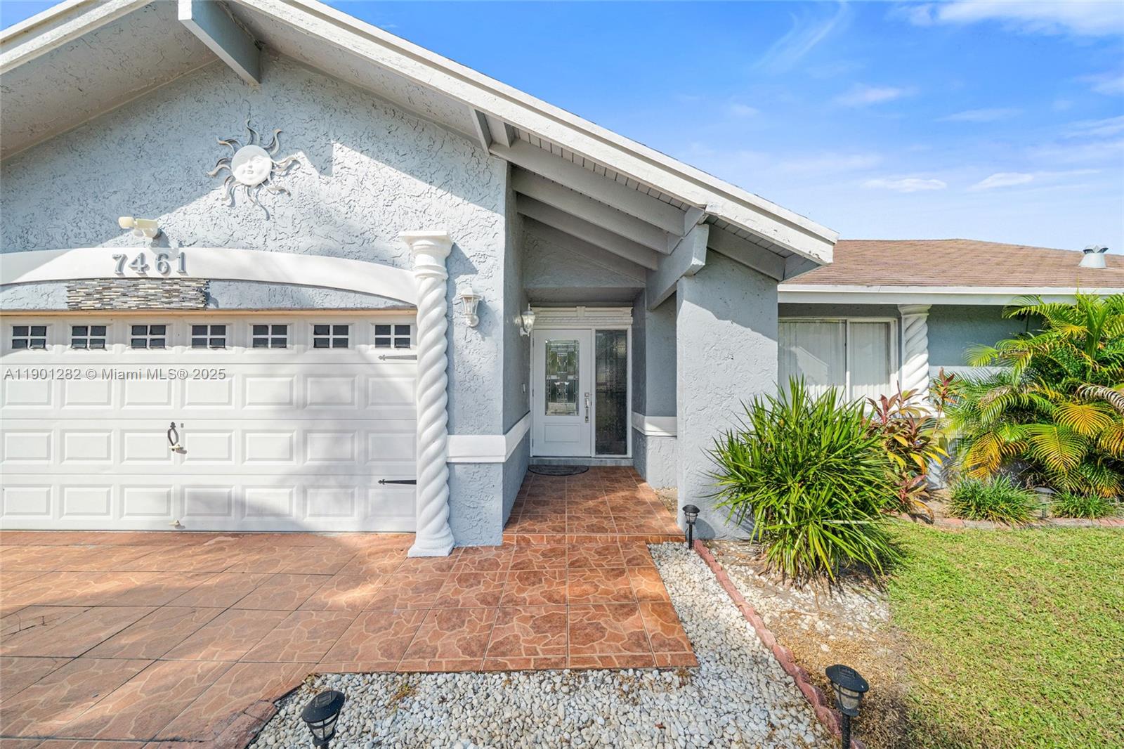 BOULEVARD WEST - Residential