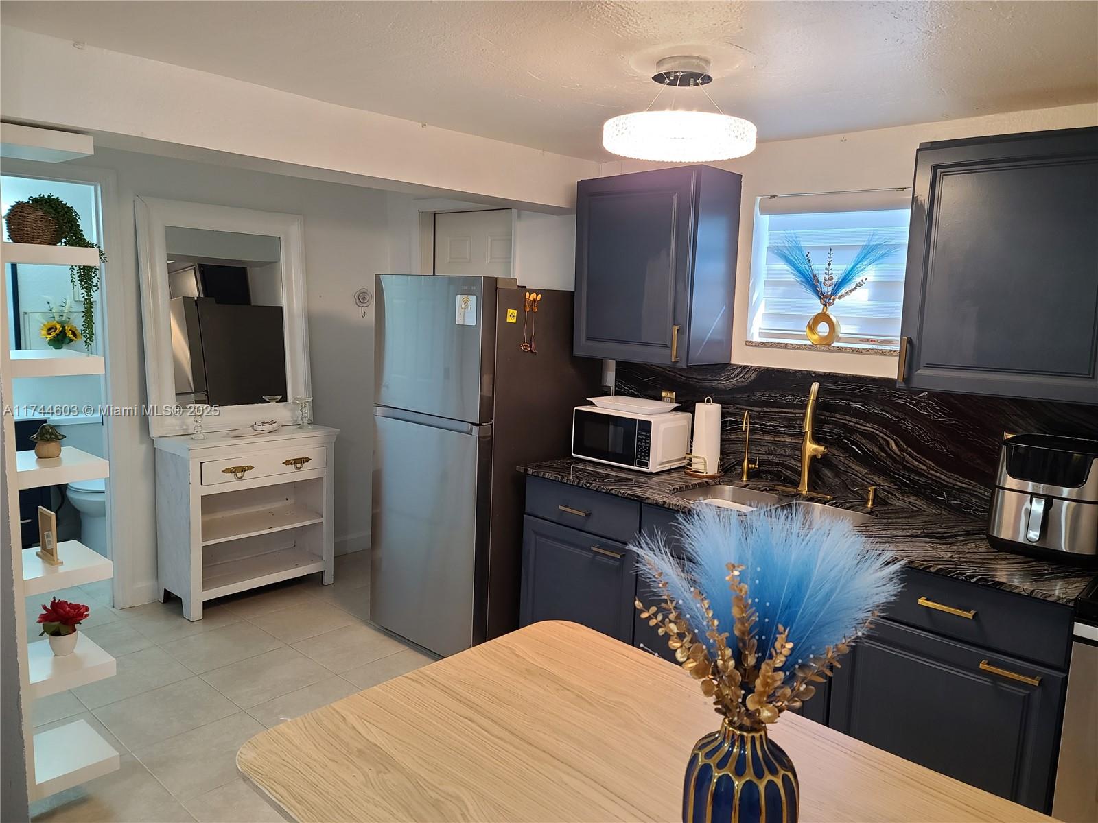 HOLLYWOOD PARK - Residential Lease