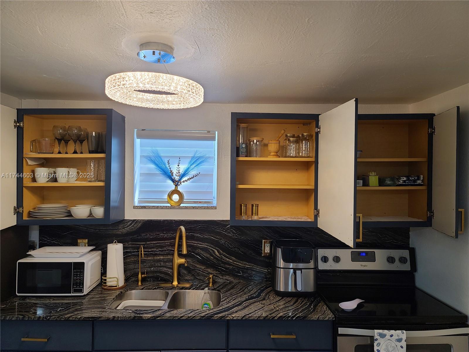 HOLLYWOOD PARK - Residential Lease