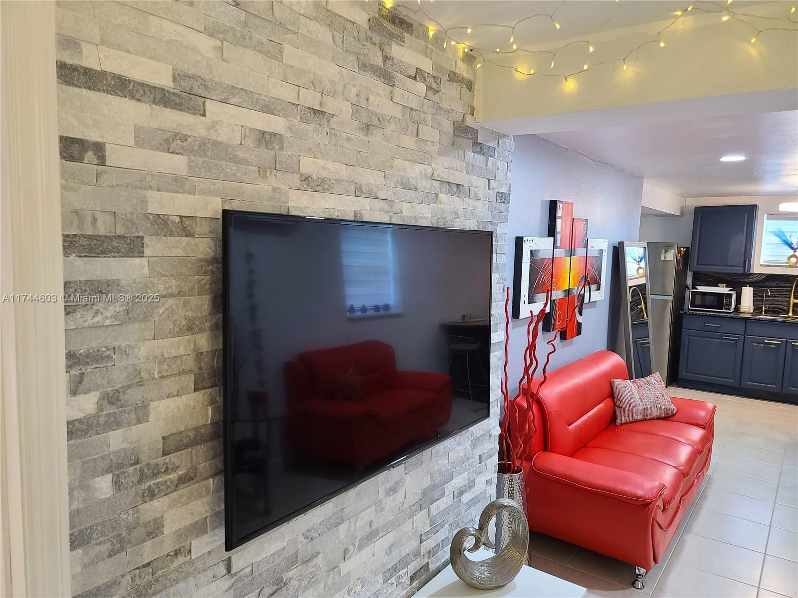 HOLLYWOOD PARK - Residential Lease