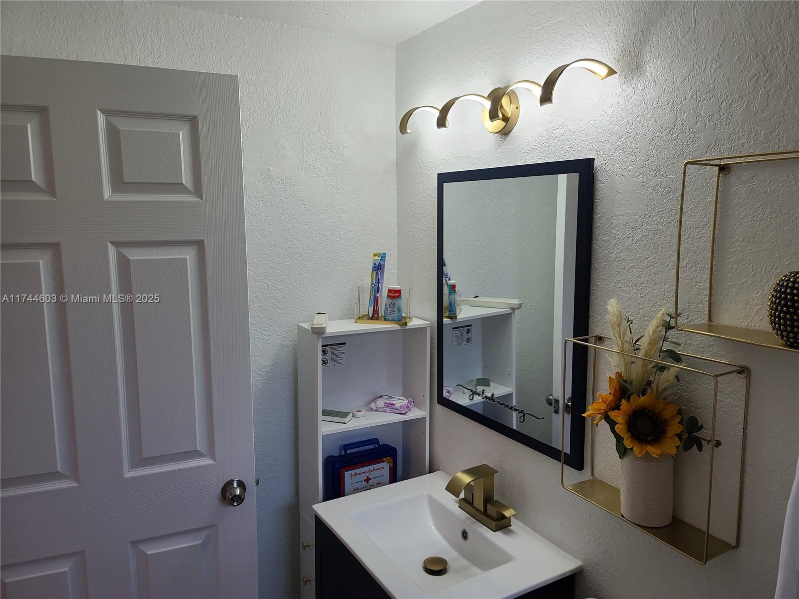 HOLLYWOOD PARK - Residential Lease