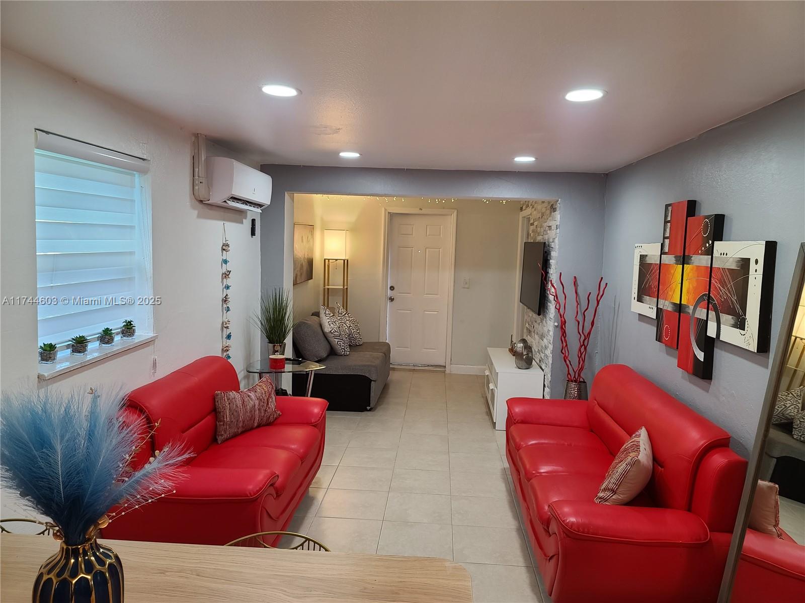 HOLLYWOOD PARK - Residential Lease