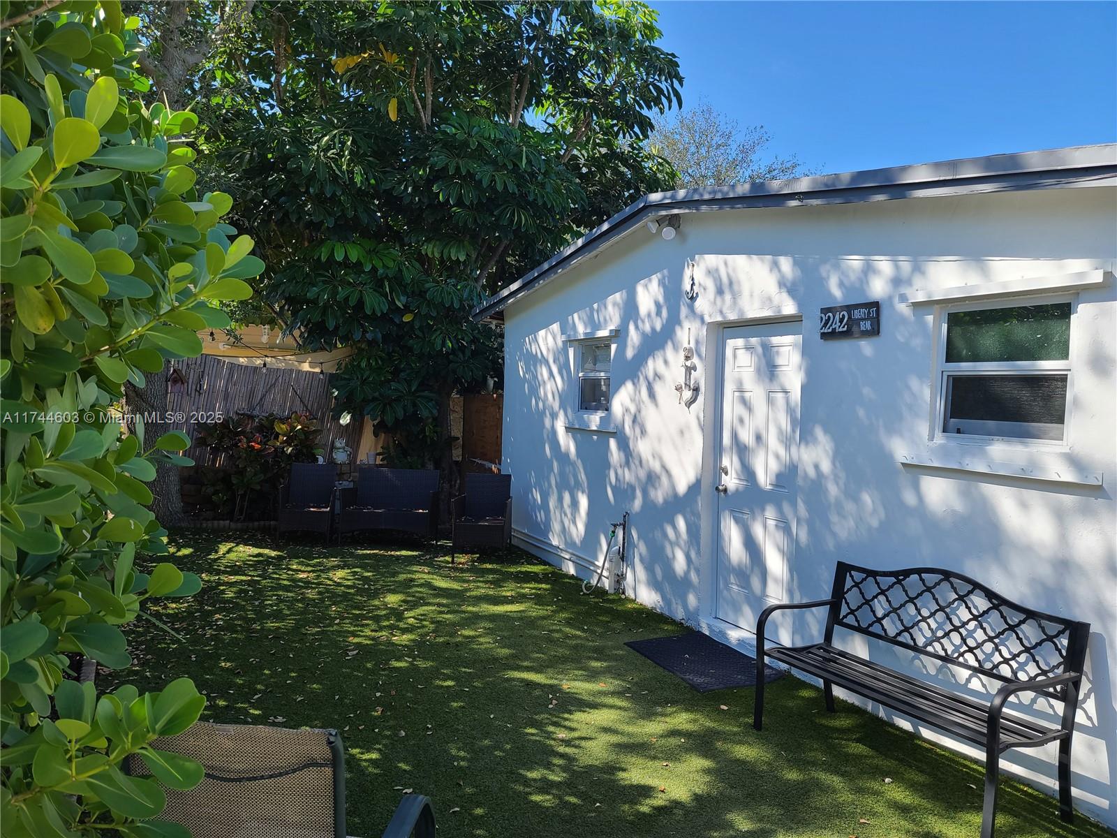 HOLLYWOOD PARK - Residential Lease