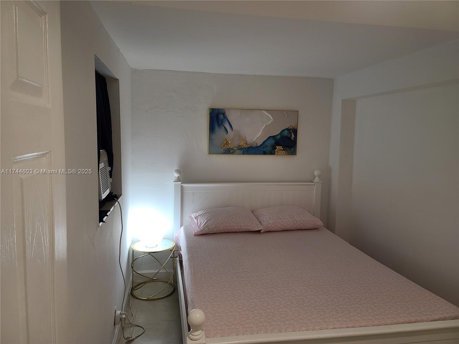 HOLLYWOOD PARK - Residential Lease