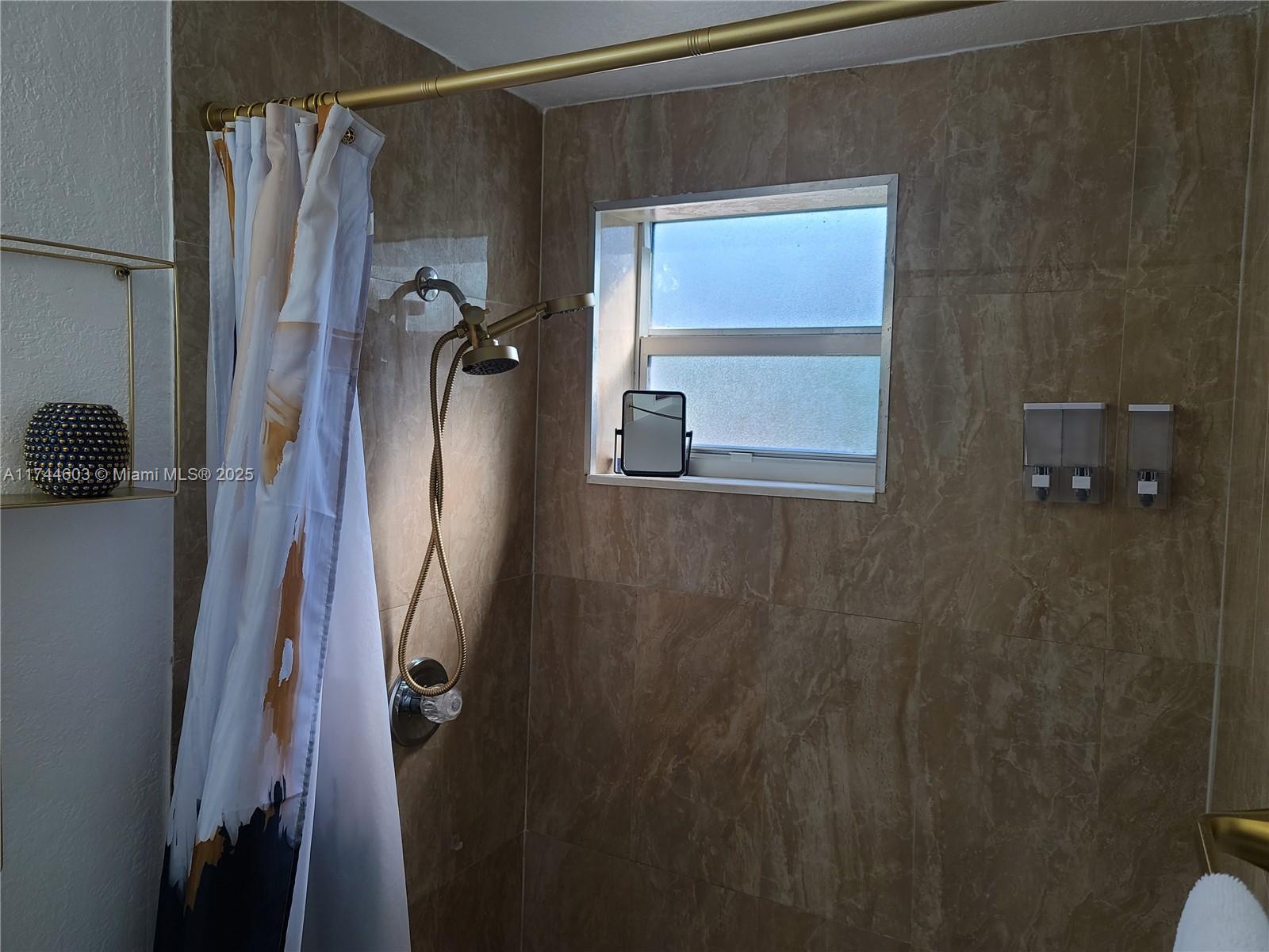 HOLLYWOOD PARK - Residential Lease