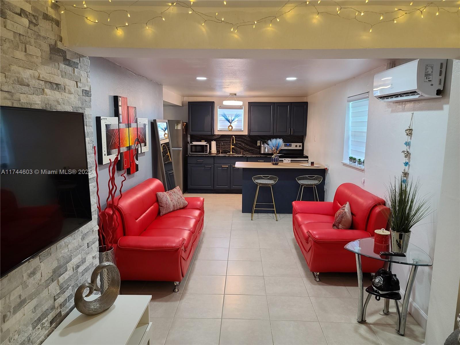 HOLLYWOOD PARK - Residential Lease