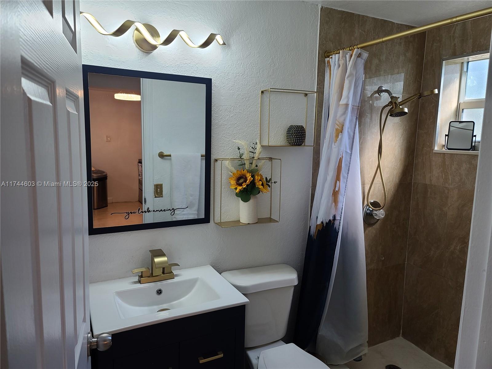 HOLLYWOOD PARK - Residential Lease