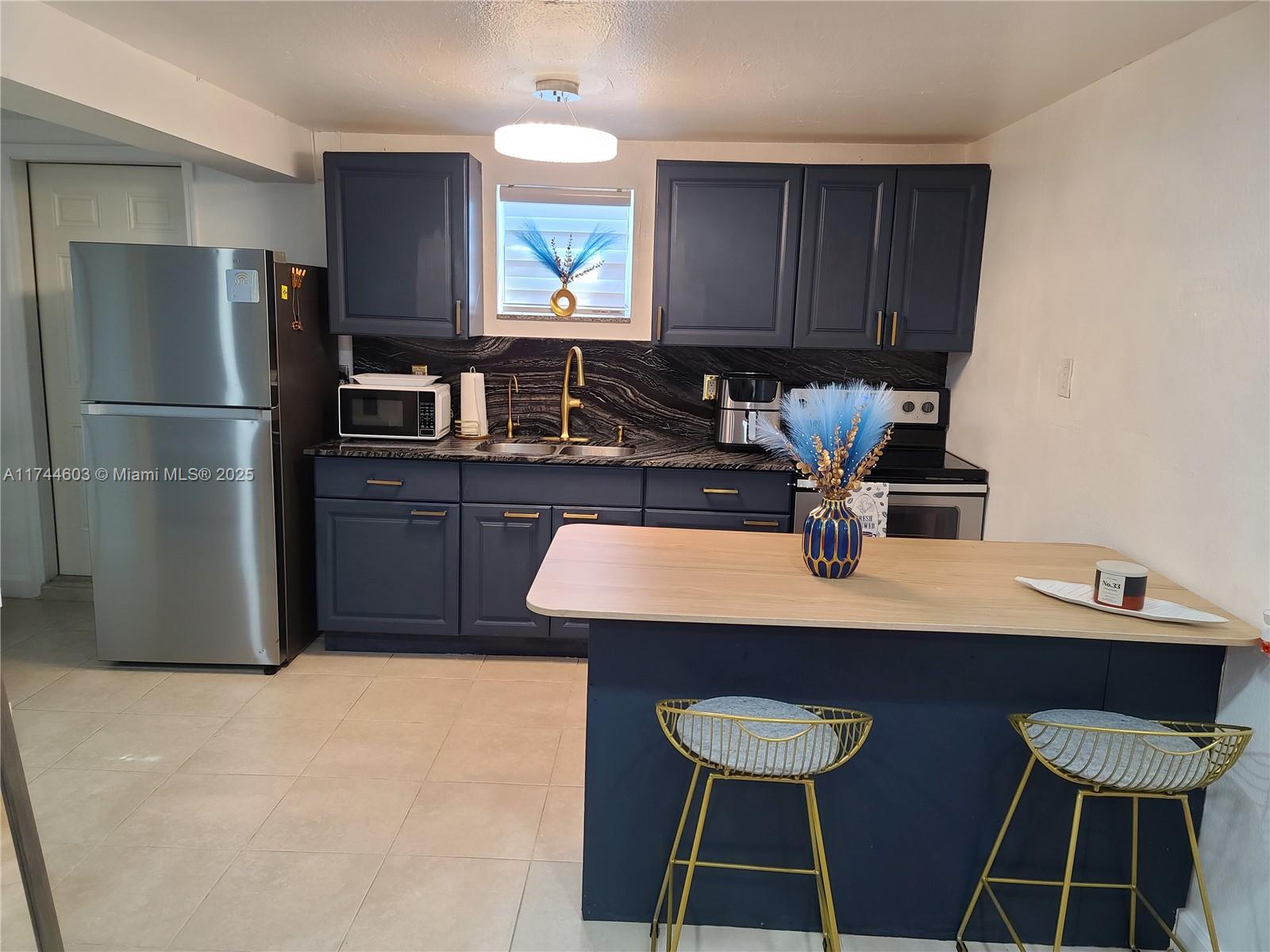 HOLLYWOOD PARK - Residential Lease