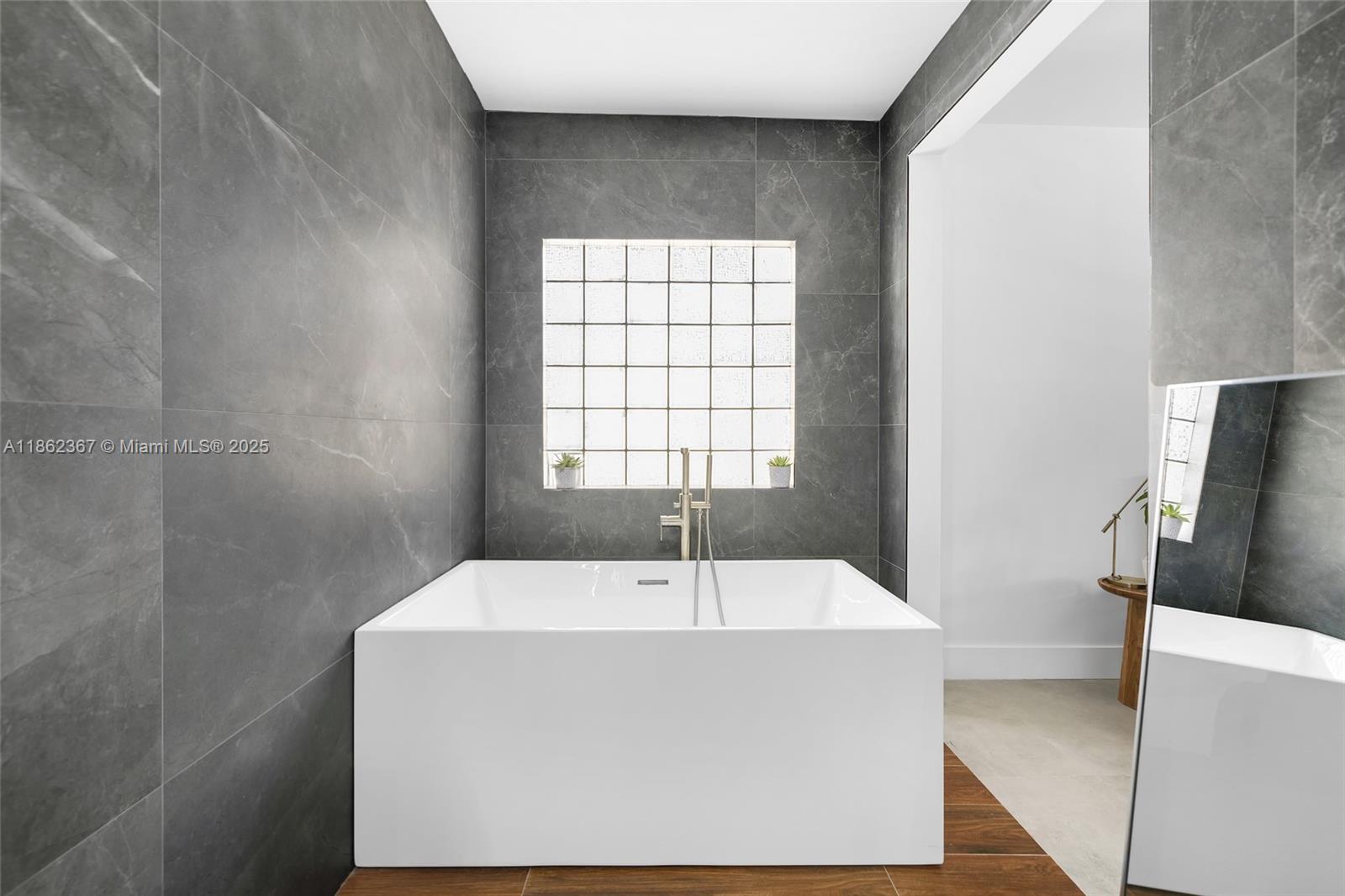 BRICKELL ESTATES - Residential Lease