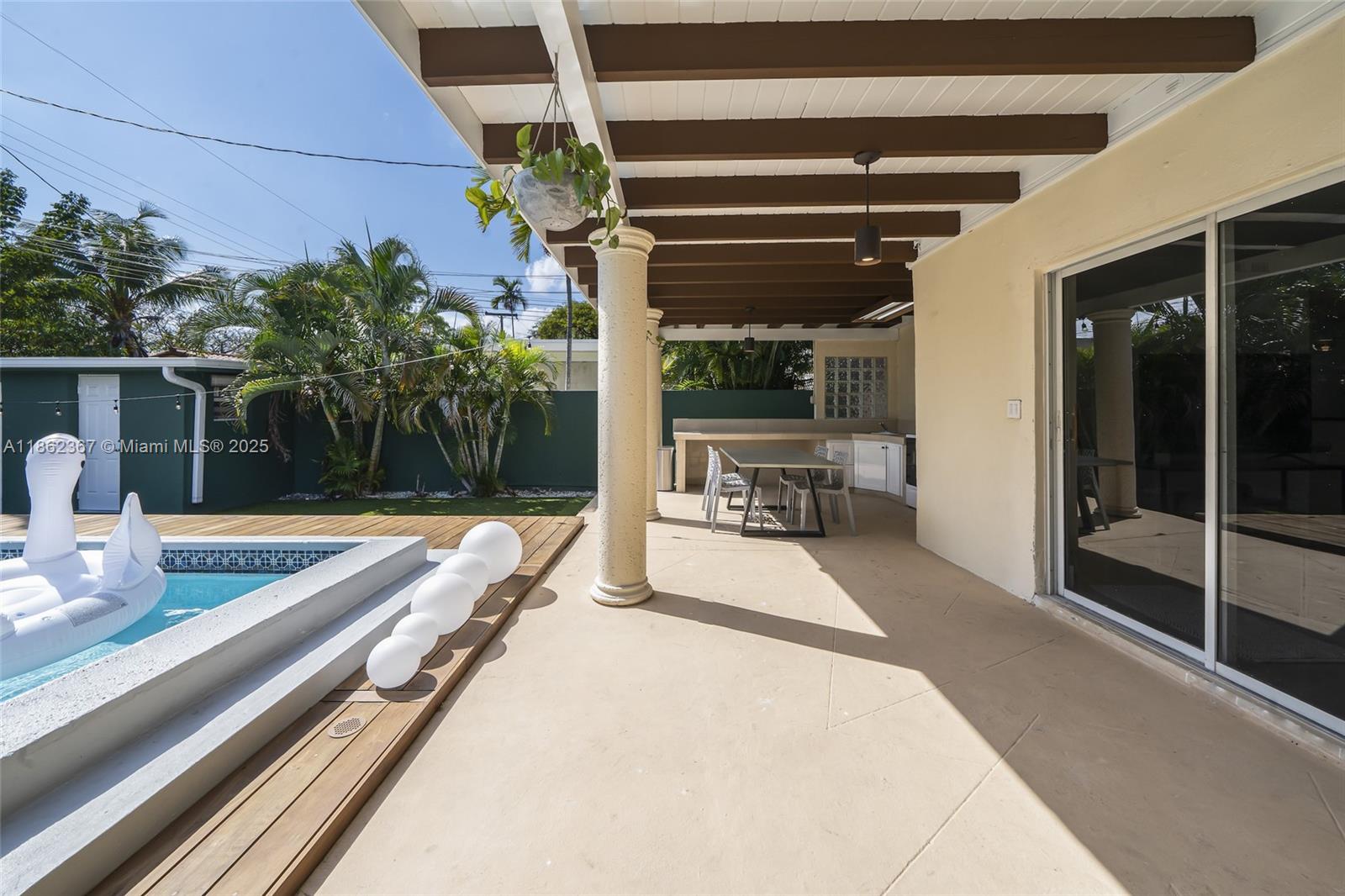 BRICKELL ESTATES - Residential Lease