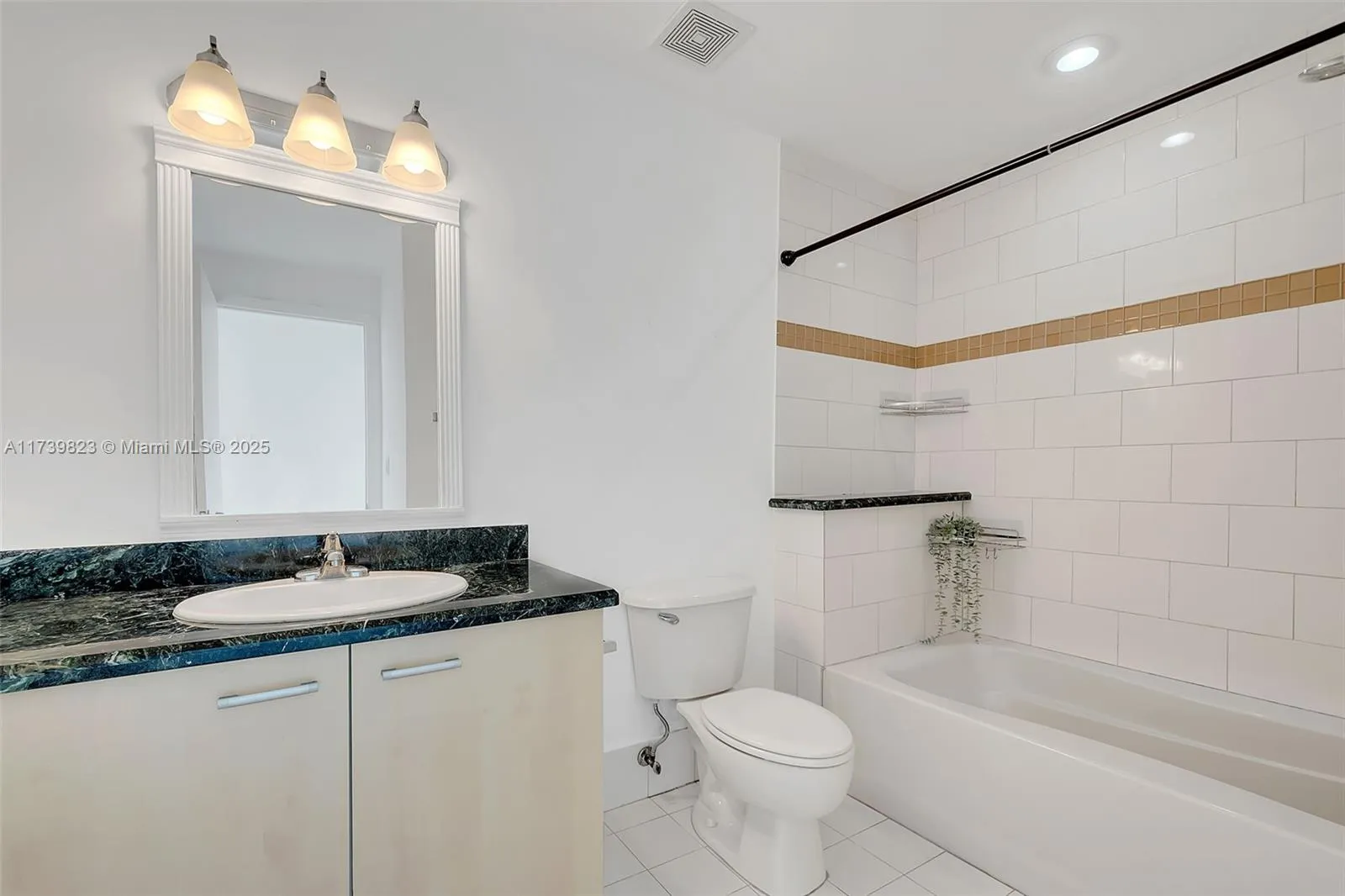 Miami, Florida 33136, United States, 2 Bedrooms Bedrooms, ,2 BathroomsBathrooms,Residential,Pending,8579