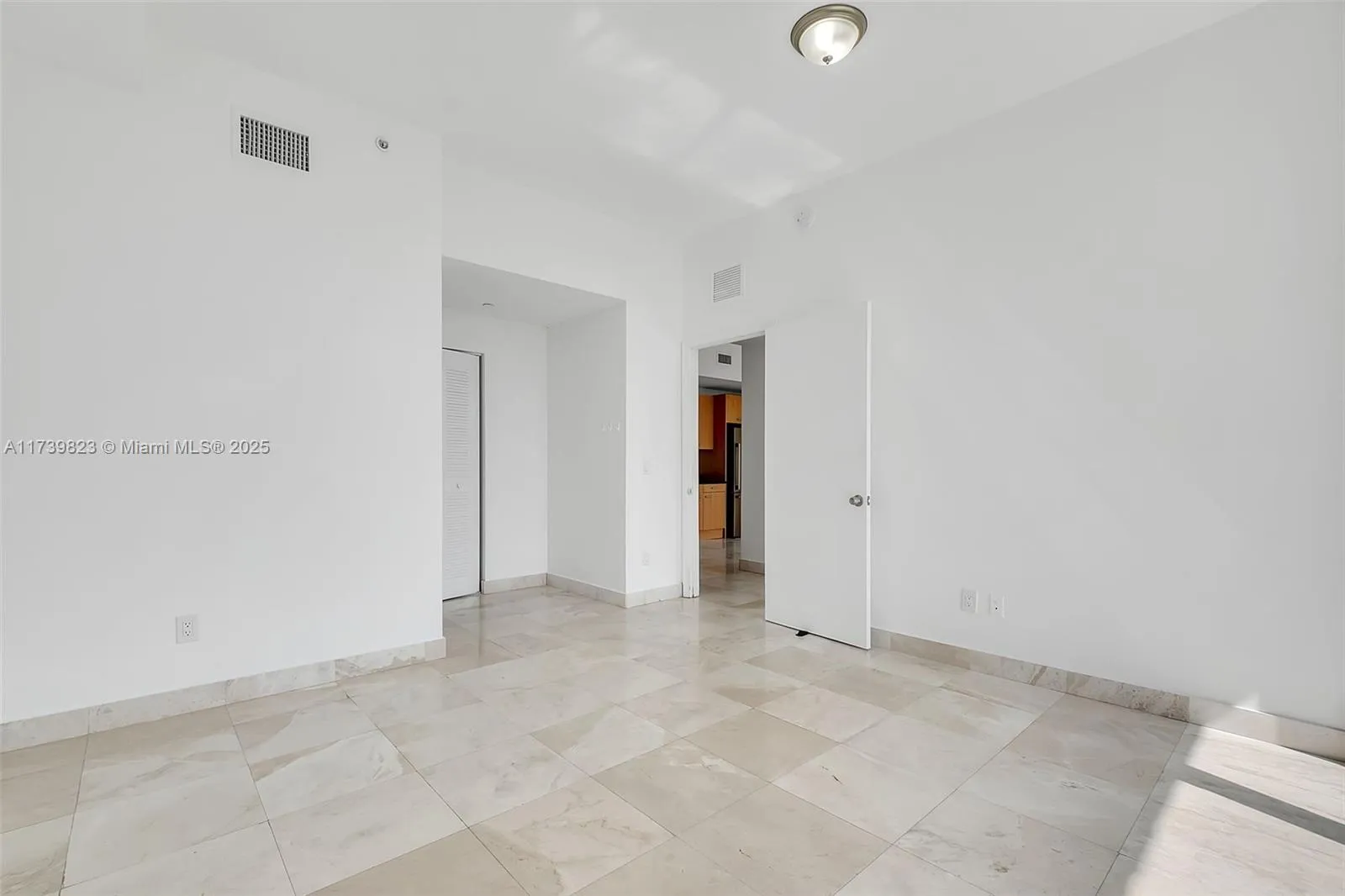 Miami, Florida 33136, United States, 2 Bedrooms Bedrooms, ,2 BathroomsBathrooms,Residential,Pending,8579