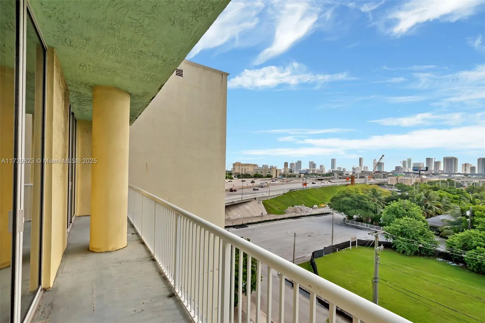 Miami, Florida 33136, United States, 2 Bedrooms Bedrooms, ,2 BathroomsBathrooms,Residential,Pending,8579