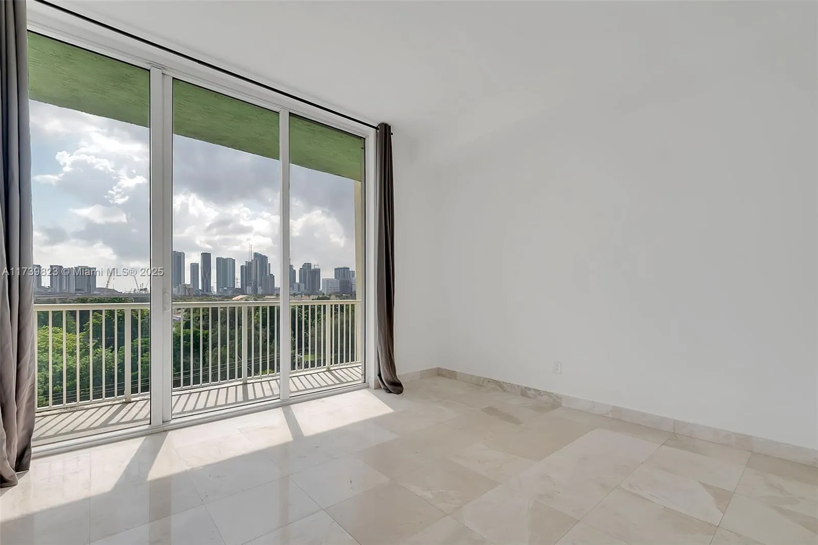 Miami, Florida 33136, United States, 2 Bedrooms Bedrooms, ,2 BathroomsBathrooms,Residential,Pending,8579