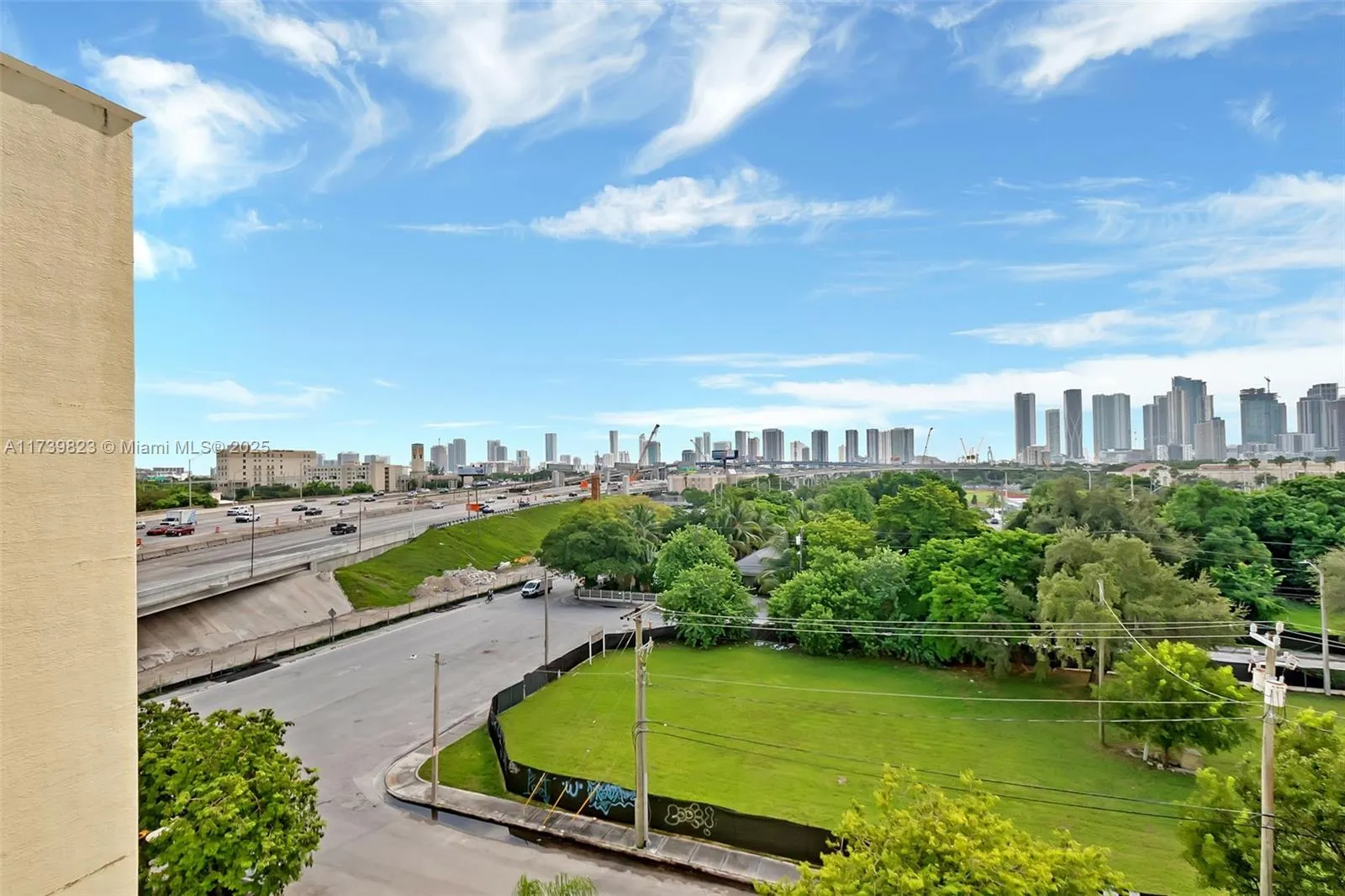 Miami, Florida 33136, United States, 2 Bedrooms Bedrooms, ,2 BathroomsBathrooms,Residential,Pending,8579