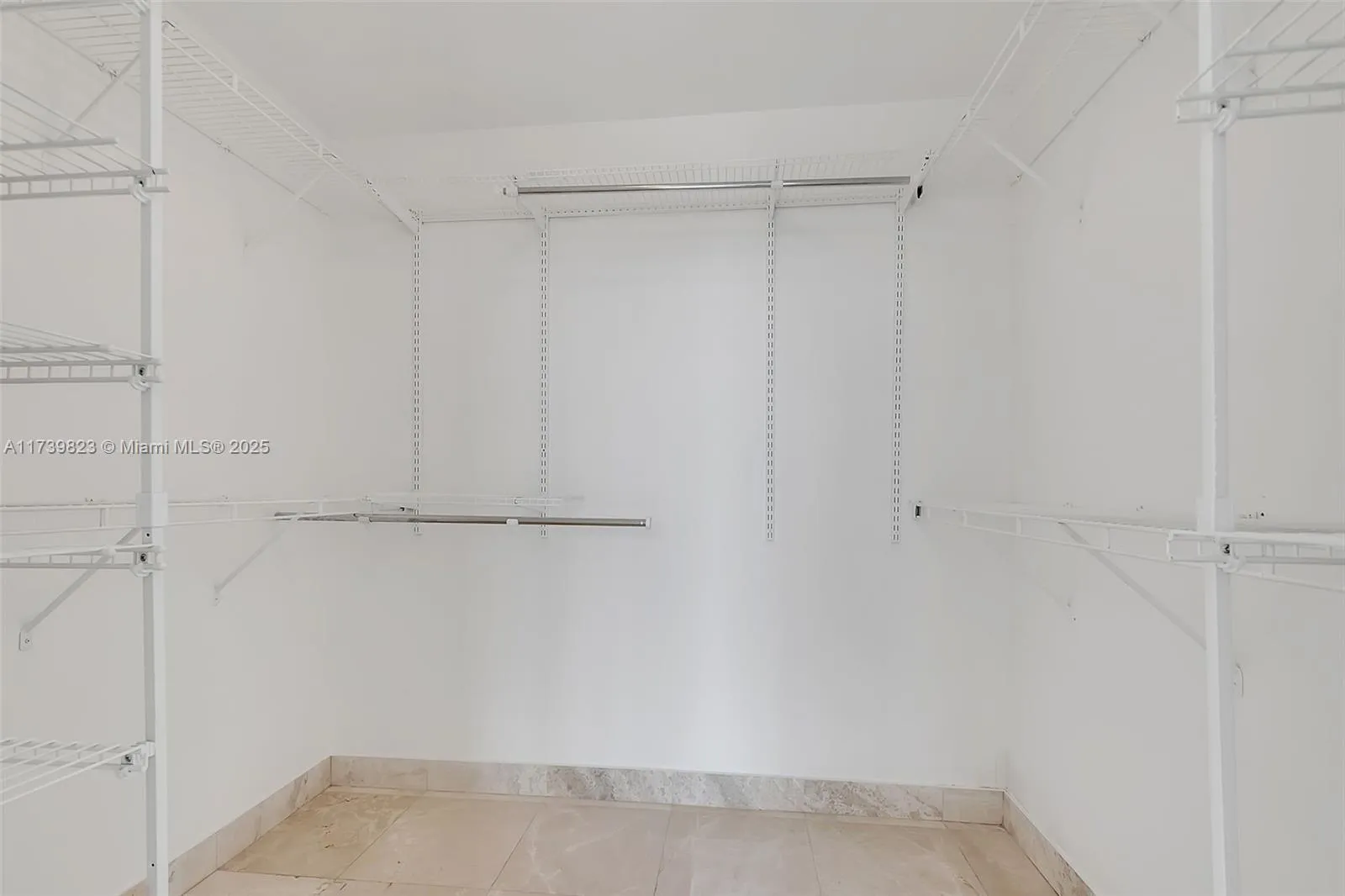 Miami, Florida 33136, United States, 2 Bedrooms Bedrooms, ,2 BathroomsBathrooms,Residential,Pending,8579