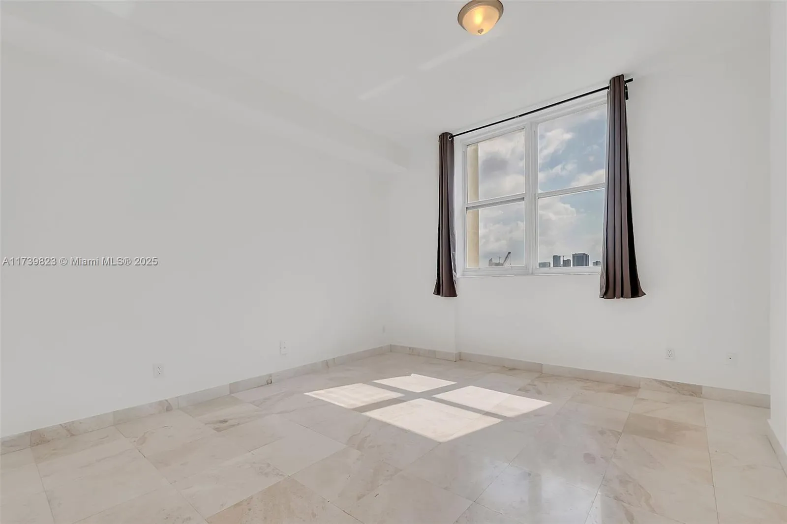 Miami, Florida 33136, United States, 2 Bedrooms Bedrooms, ,2 BathroomsBathrooms,Residential,Pending,8579