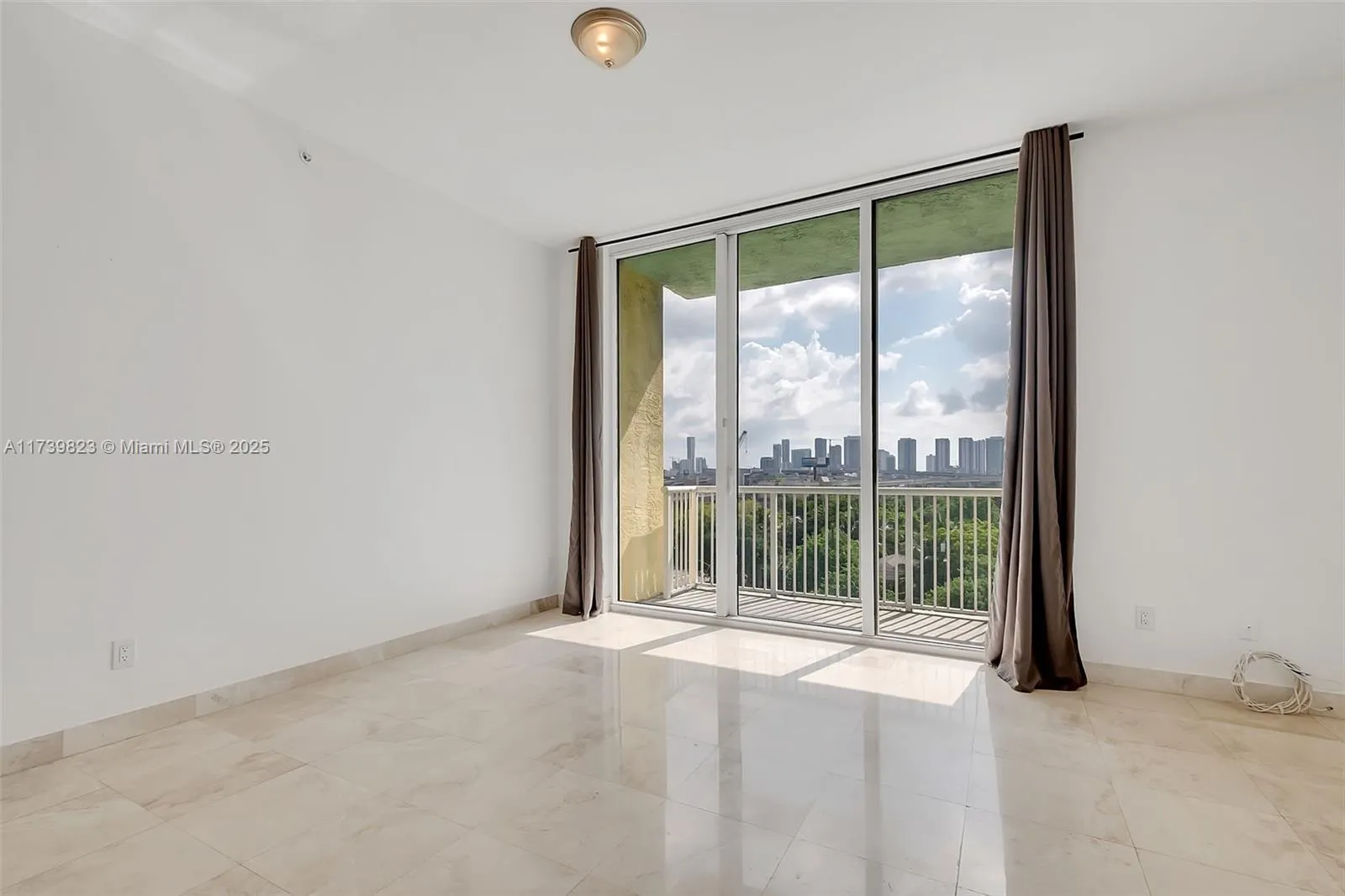 Miami, Florida 33136, United States, 2 Bedrooms Bedrooms, ,2 BathroomsBathrooms,Residential,Pending,8579