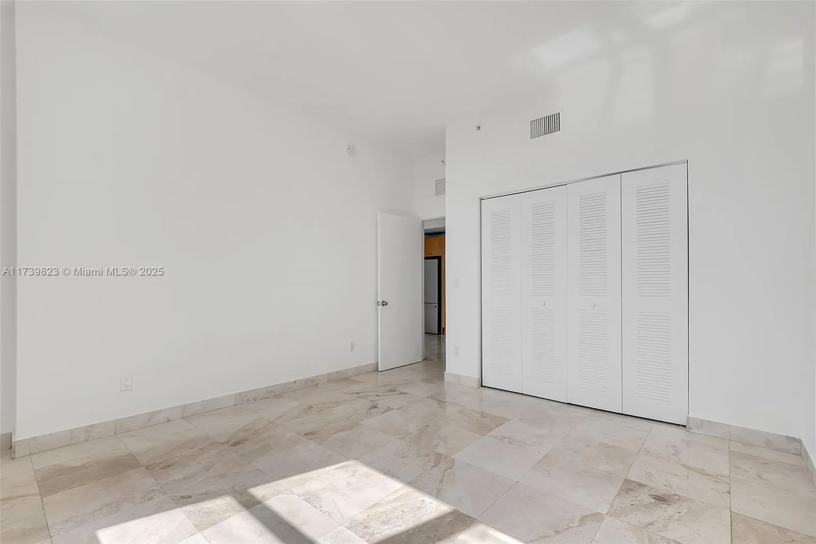 Miami, Florida 33136, United States, 2 Bedrooms Bedrooms, ,2 BathroomsBathrooms,Residential,Pending,8579